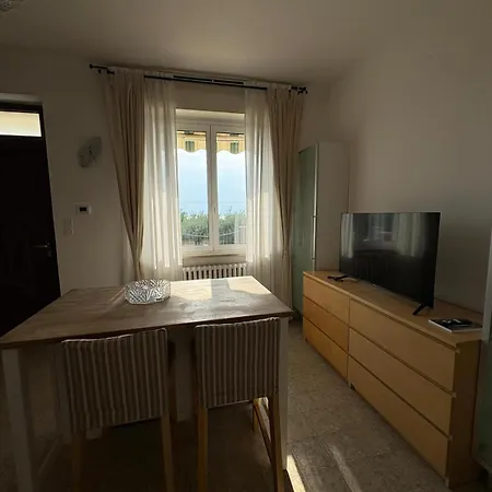 Calmasino Apartment *